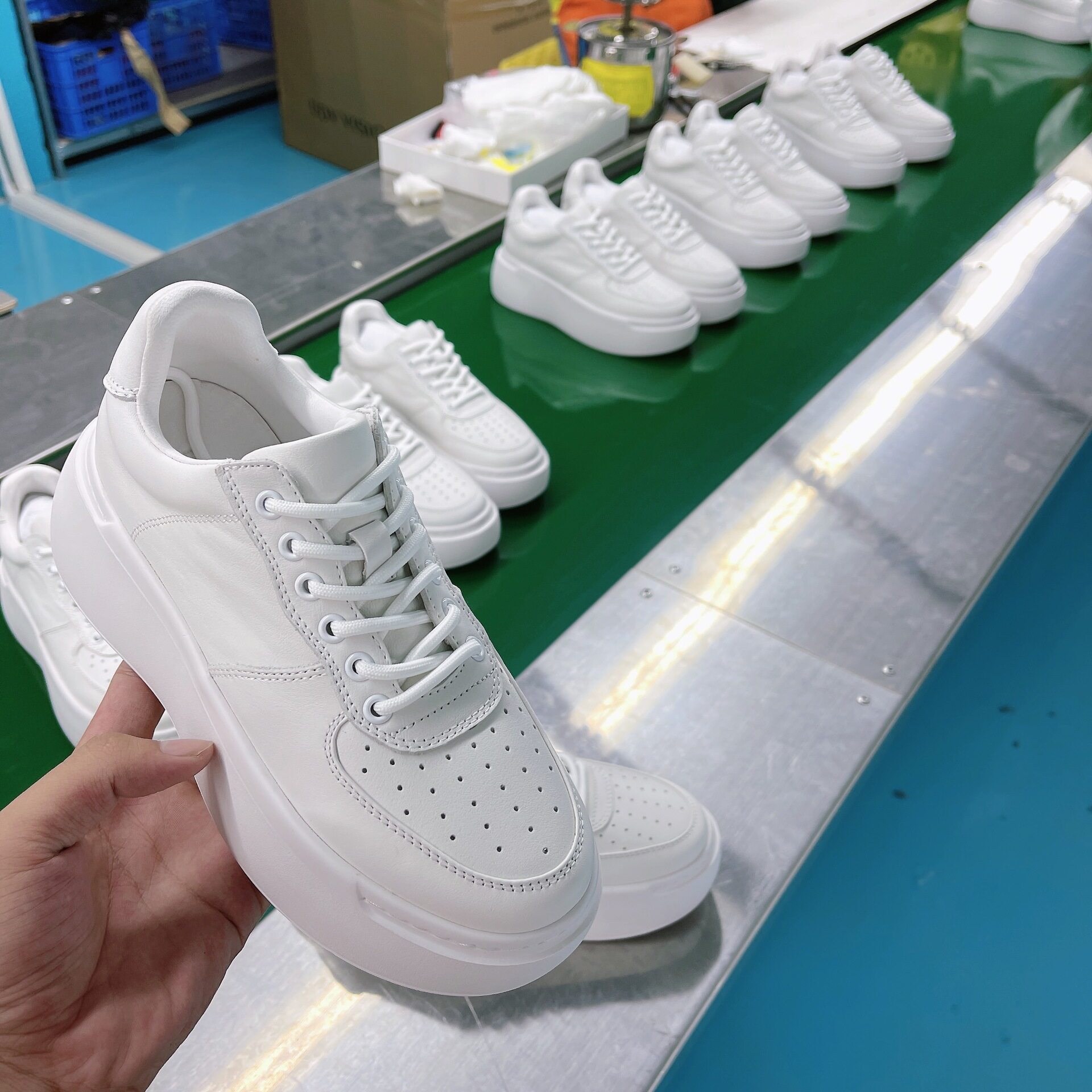 厚底增高小白鞋女2026真皮纯色百搭运动休闲板鞋内羊皮高端女鞋