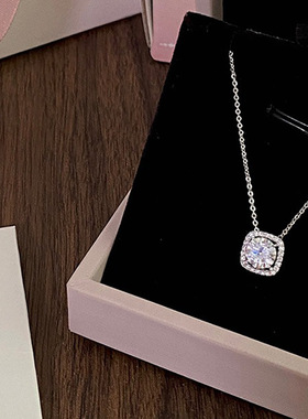 方糖项链女轻奢小众钛钢锁骨链