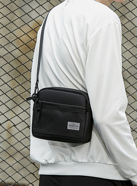 囯潮品牌个性街头黑色斜挎包男女情侣逛街小包休闲轻便手机包ins