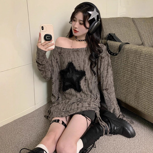 辣妹慵懒破洞露肩长袖T恤女装秋季星星设计感宽松抽绳中长款上衣