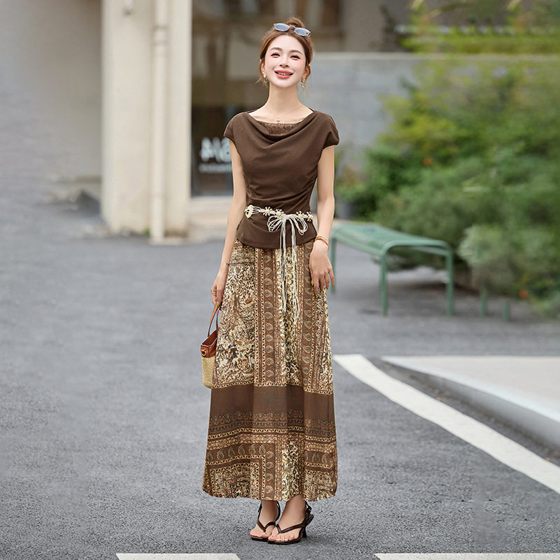 时尚套装2025夏新款蕾丝拼接上衣女印花半裙度假旅游两件套