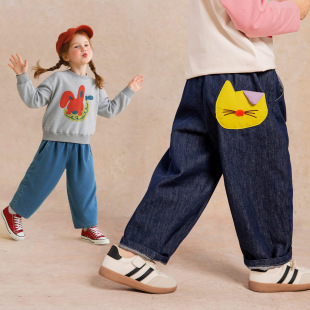 阿米拉童装2026年春季新款儿童百搭休闲牛仔裤童卡通直筒裤