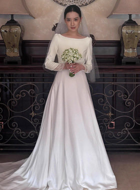 法式长袖缎面轻婚纱新娘简约级感森系出门纱拖尾迎宾礼服秋冬季
