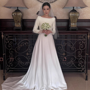 法式长袖缎面轻婚纱新娘简约级感森系出门纱拖尾迎宾礼服秋冬季