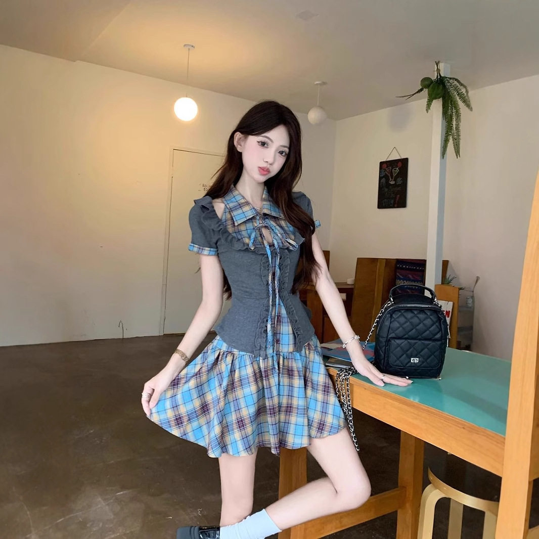 甜美学院风蓝色格纹连衣裙子女搭配灰色木耳开衫夏季绝美两件套装