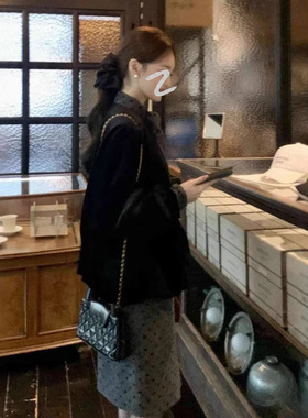 胖妹妹2025冬季新款气质花苞蝴蝶结上衣灰色波点裙大码夹棉套装潮