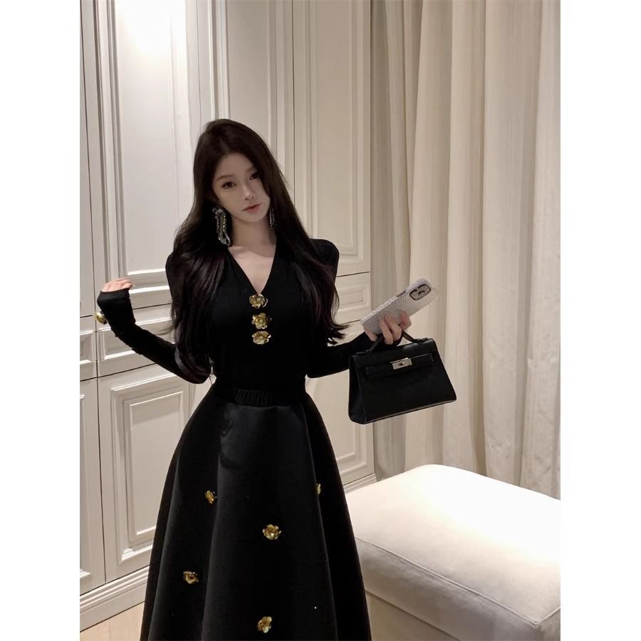 黑色立体花朵v领长袖T恤上衣女冬季气质套装伞裙a字半身裙两件套