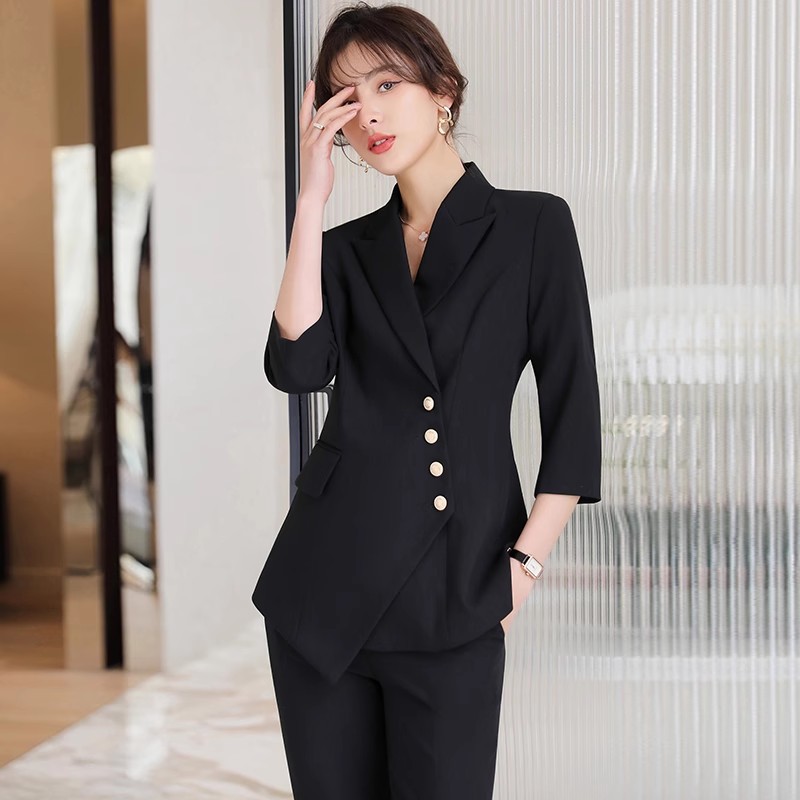 高端职业套装女时尚设计感