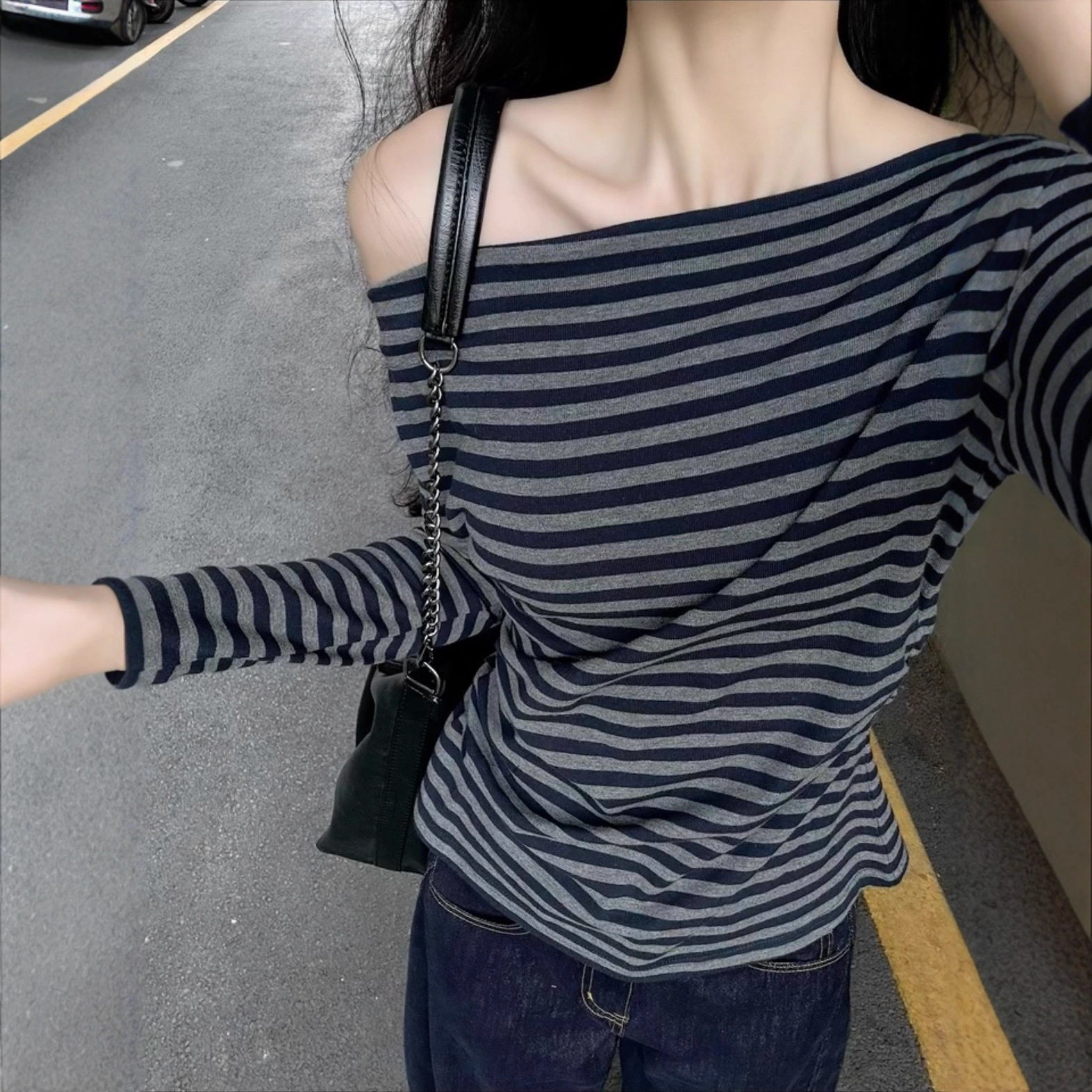 复古条纹一字肩设计感长袖T恤女秋季辣妹修身显瘦打底斜肩上衣