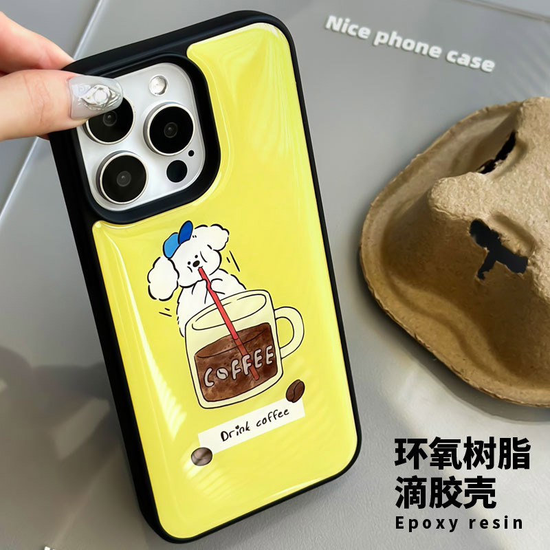 苹果手机壳14Promax适用13pro女iPhone15苹果16手机壳创意小狗喝咖啡图案黄色手机壳