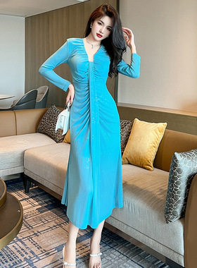 2025秋装法式V领褶皱设计感修身连衣裙纯欲蓝色细闪长裙女10945
