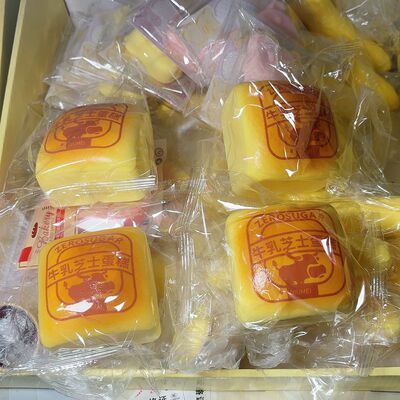 湿软手感仿真牛乳吐司粘粘pu软慢黏慢回弹食物Squish食玩橱柜摆件