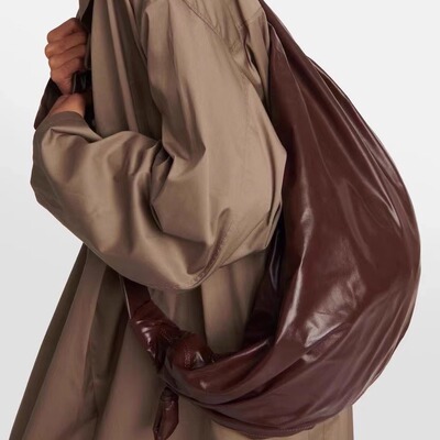 2025新材质牛角包头层托特牛皮纸小众可颂包大容量中性饺子包包