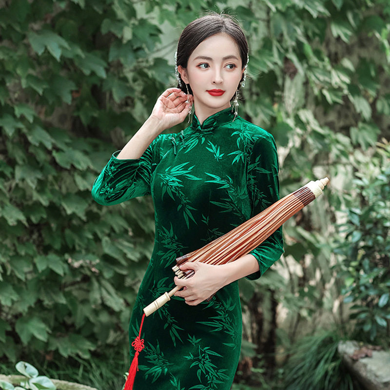 2025秋冬新款丝绒中袖旗袍妈妈修身长款大码气质礼服气质优雅复古