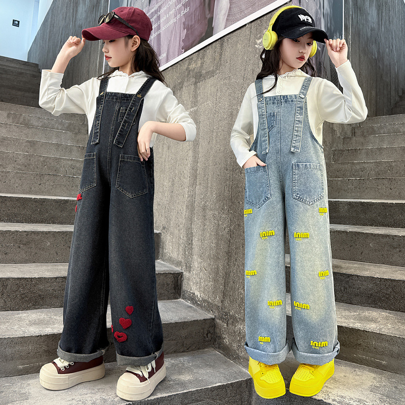 女童时髦牛仔裤2025新款韩版中大童字母毛巾绣背带裤宽松直筒长裤，童装裤子，祺儿童装