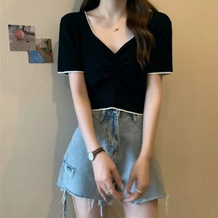 上衣潮 甜辣妹撞色v领正肩短袖 t恤女夏季 设计感收腰短款 外穿针织衫