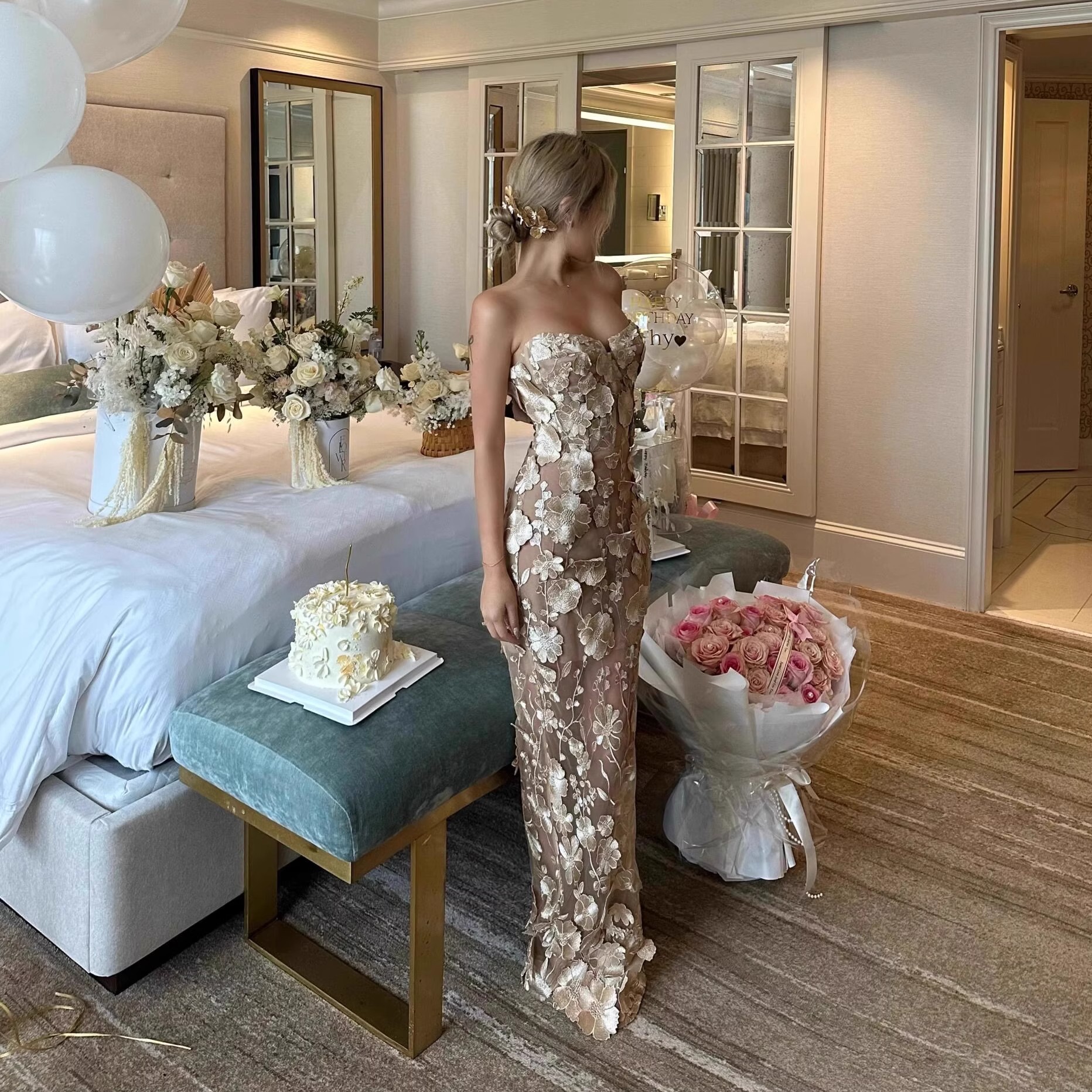 晚礼服新款级感花朵抹胸连衣裙法式轻奢收腰露背礼服名媛宴会