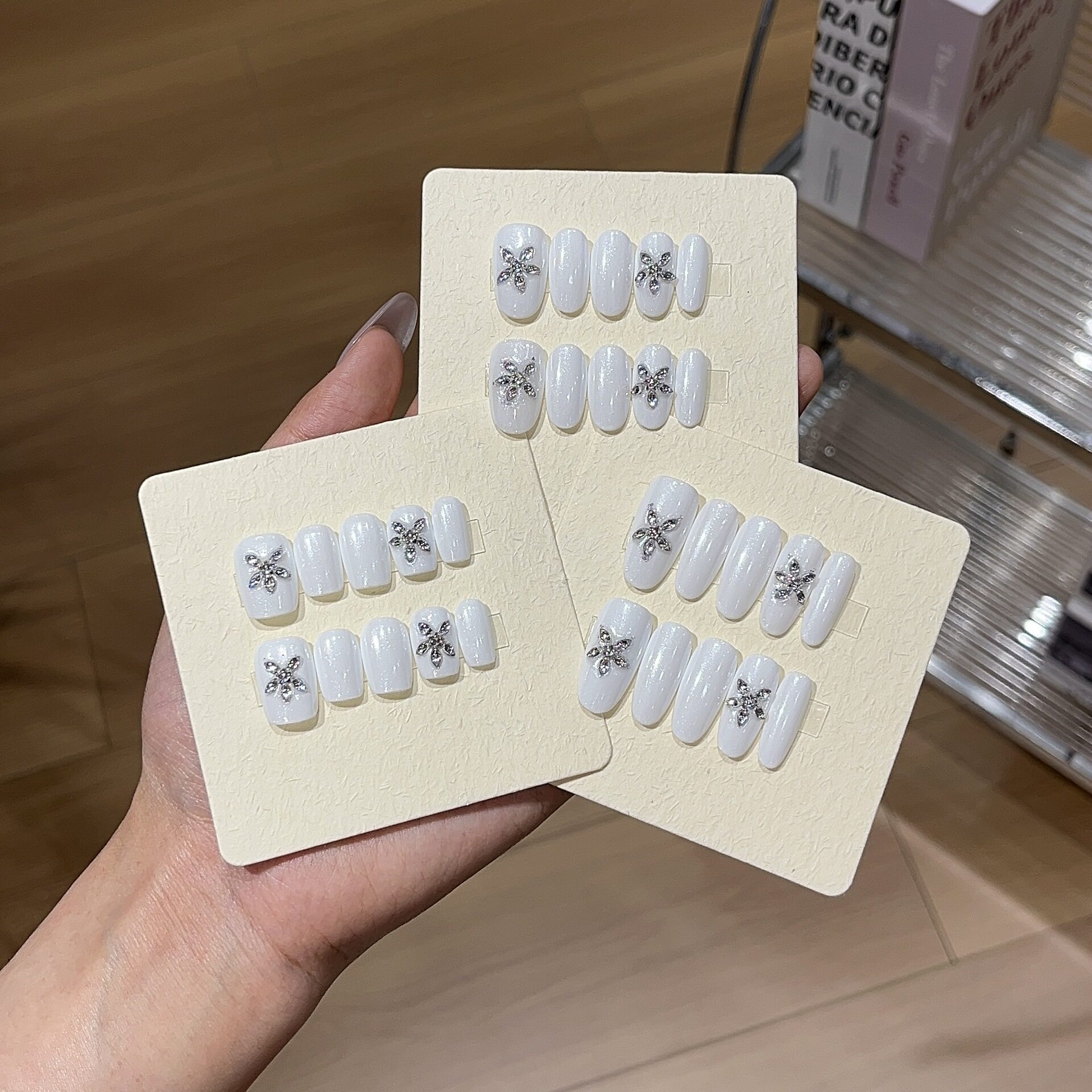 品质手工穿戴甲【贝壳星】简约精致奶油珠光白亮面爆闪星芒钻美甲