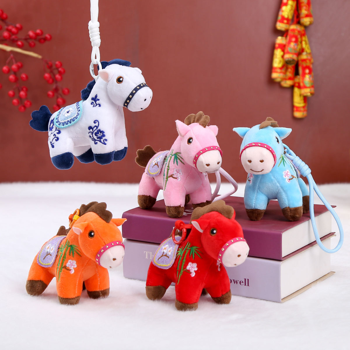 2026马年新年刺绣五彩马挂件吉祥物生肖马毛绒玩具公司开门红礼品