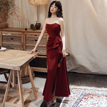 敬酒服新娘2025新款抹胸酒红色订婚礼服裙平时可穿鱼尾女回门冬季