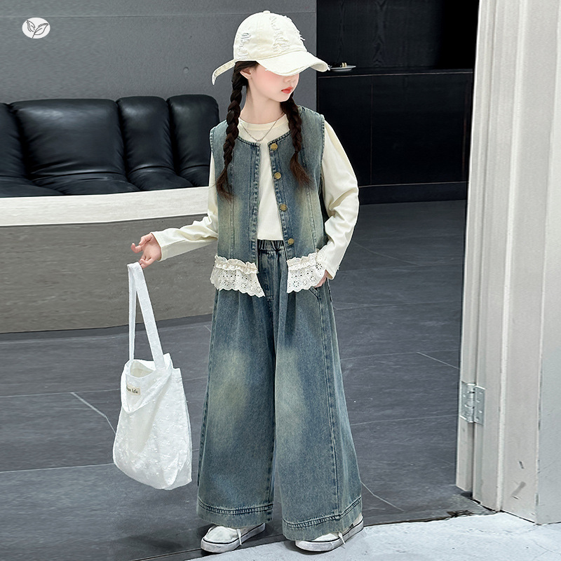 女童套装春秋装2025新款女孩潮酷花边马甲阔腿裤时尚牛仔三件套潮，童装休闲套装，祺儿童装