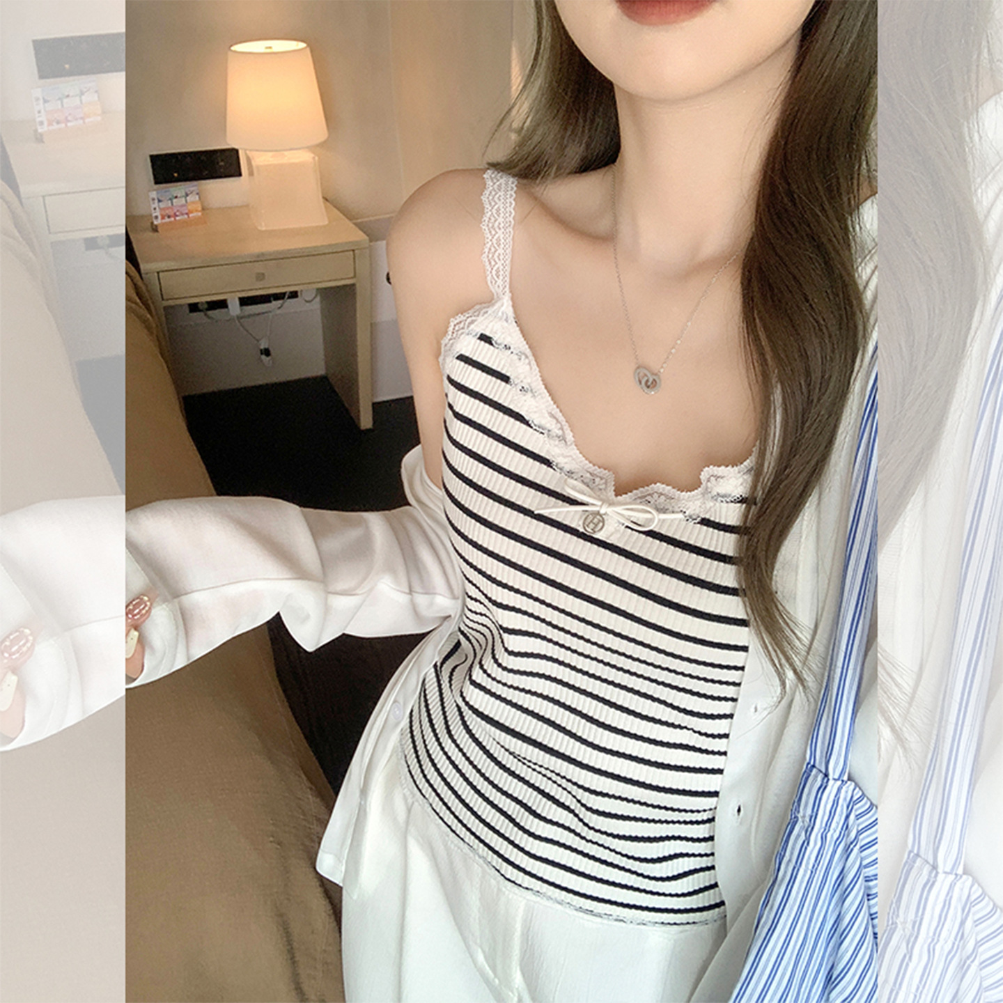 黑白条纹蕾丝拼接蝴蝶结吊带背心女2025新款独特漂亮外穿无袖上衣