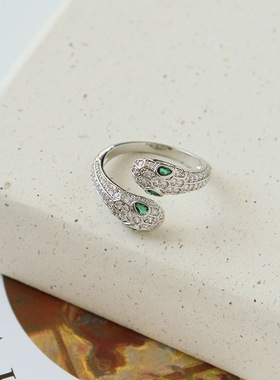 本命年轻奢时尚锆石灵蛇戒指女小众设计复古精致蛇戒子指环