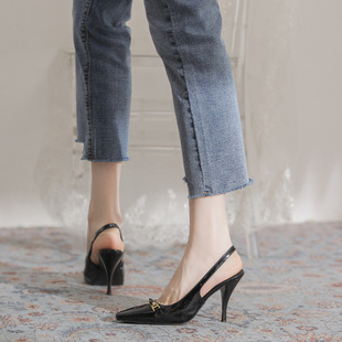 新款夏季配裙子的鞋子新款方头黑色包头凉鞋黑色漆皮高跟鞋女上班