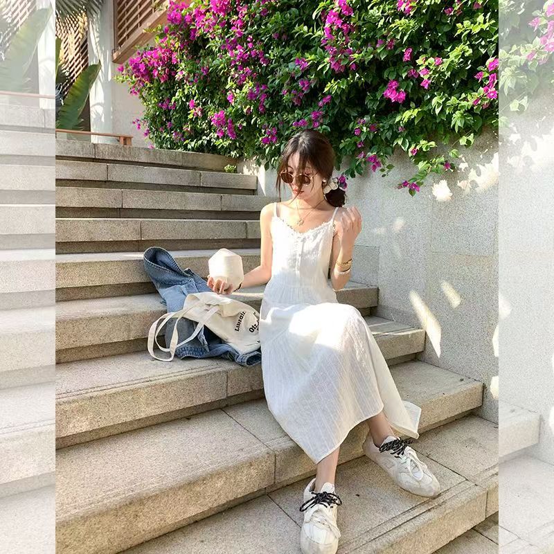 温柔初恋感白色吊带连衣裙女2025春新品海边渡假显瘦长裙