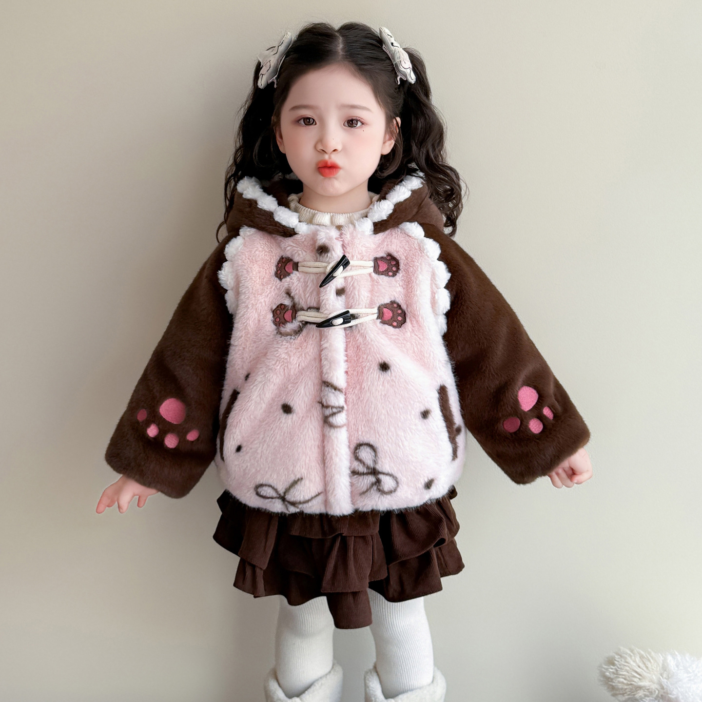 女童加绒外套秋冬2025新款洋气儿童冬季保暖加厚女小熊毛毛衣P85，童装外套，祺妙童装