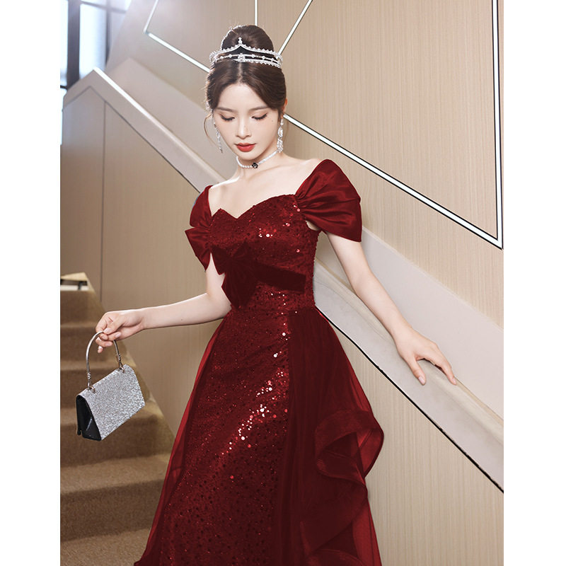 敬酒服新娘2026新款酒红色一字肩结婚晚礼服裙端大气订婚级感