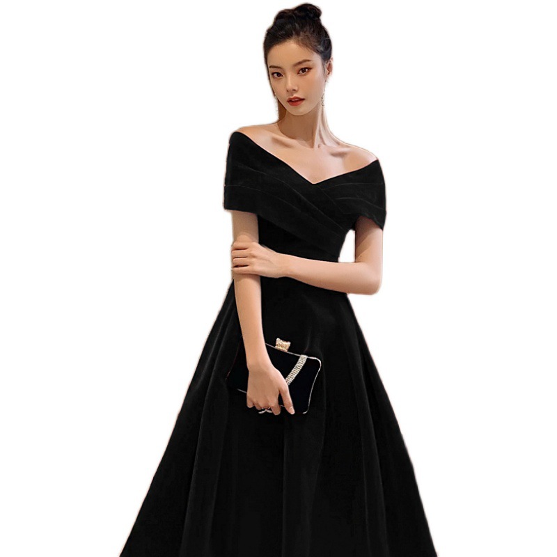 Long evening dress, fitted, open shoulders, slim fit Long evening dress, fitted, open shoulders, slim fit