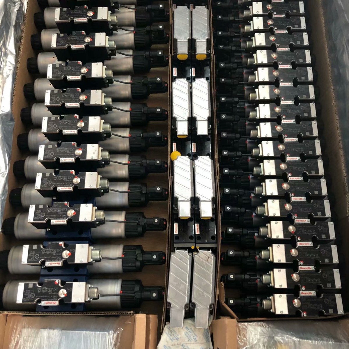 力士乐比例换向阀R900954088 4WRAE10W60-2X/G24K31/A1V