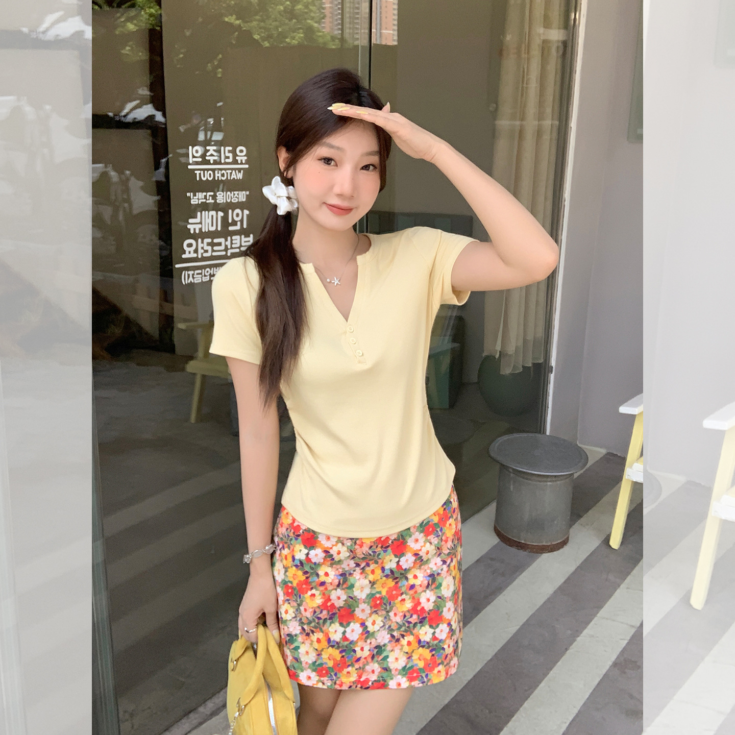 2025夏季新款设计感纽扣V领正肩短袖t恤女收腰褶皱显瘦绝美小上衣