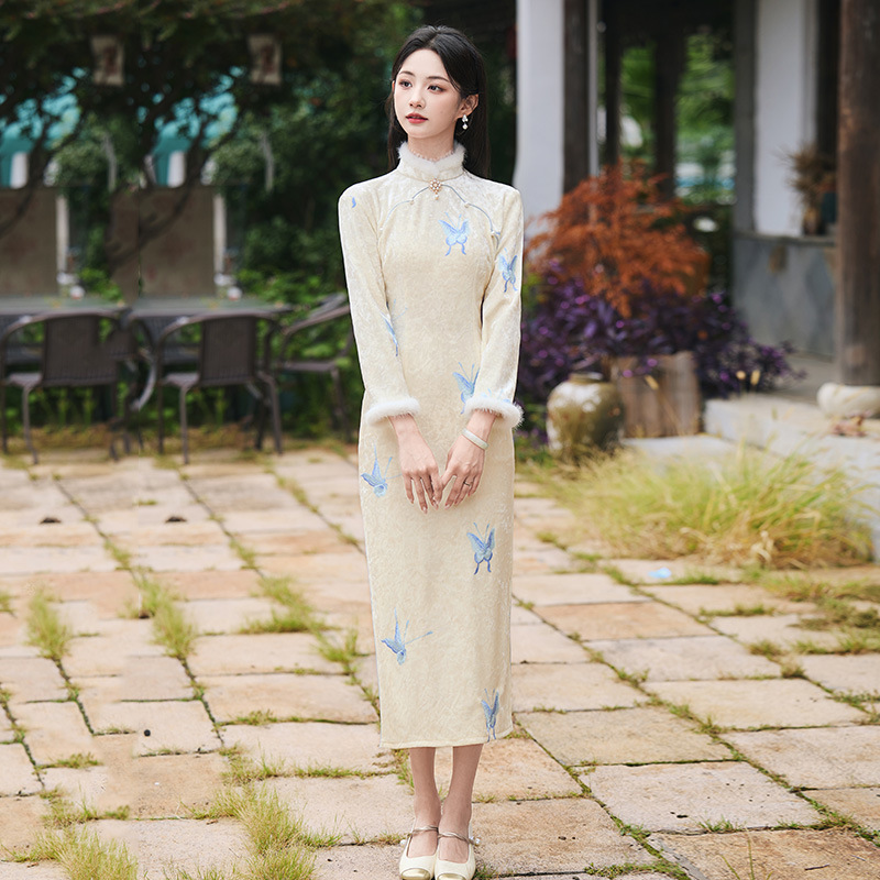 刺绣加绒加厚冬装国风新中式长款长袖改良旗袍年轻款女复古秋冬季