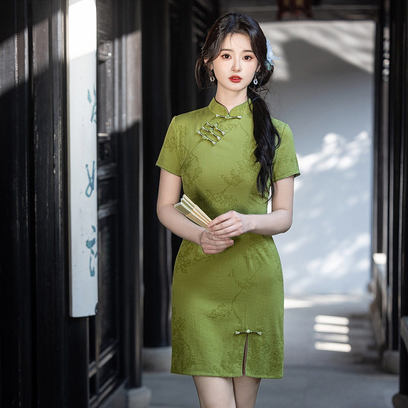 2026春夏新款小个子旗袍新中式国风短款修身女装绿色清新显瘦礼服