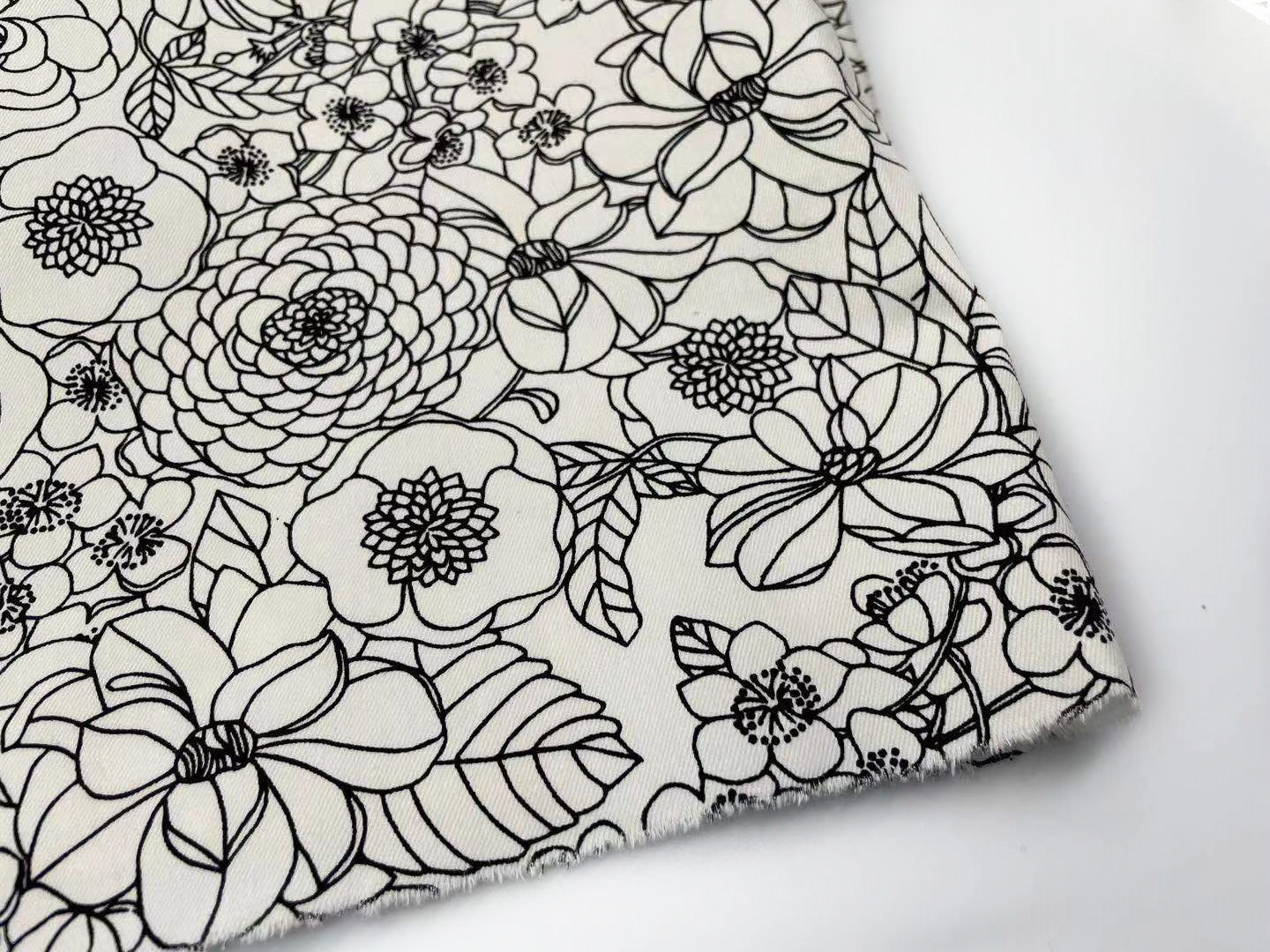 雨泽新品 白底黑白简笔画风印花弹力全棉纱卡时装面料 连衣裙