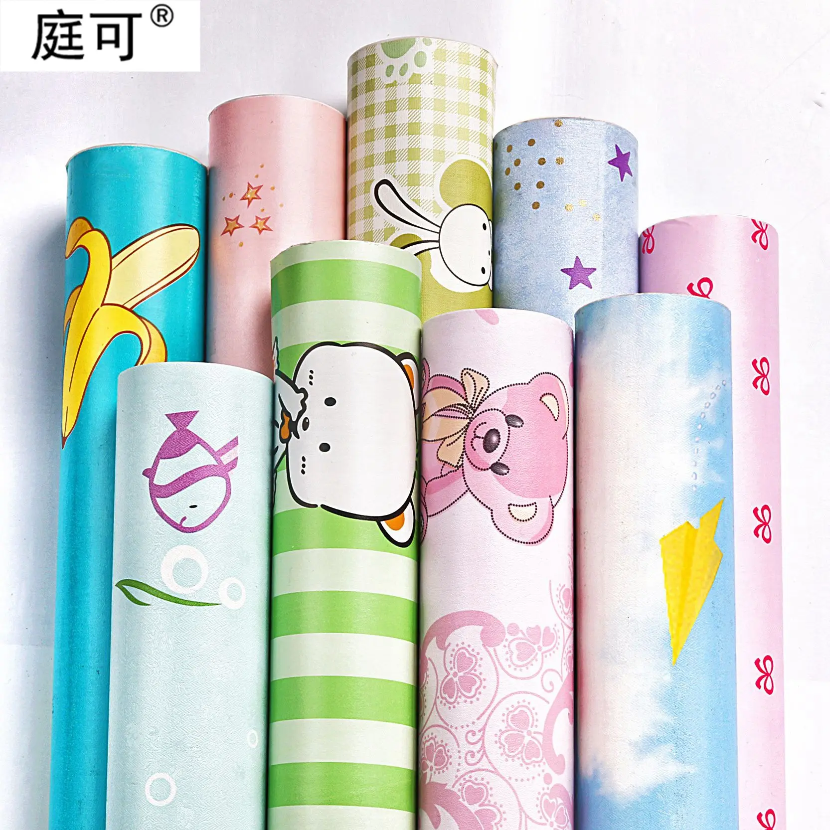 直销少儿卡通墙纸卧室温馨壁纸自粘幼儿园装饰可爱墙贴动物墙布