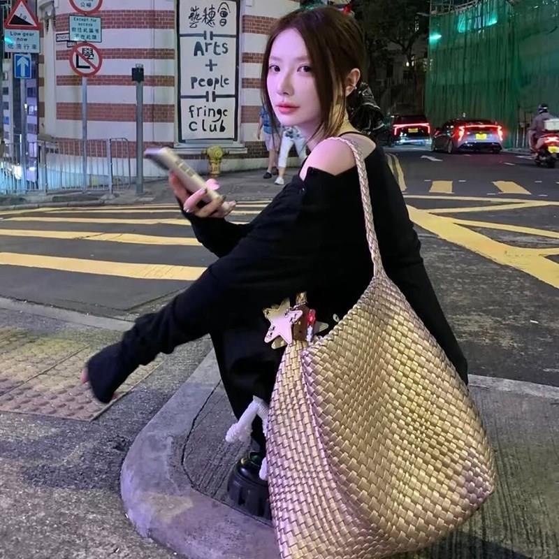 枪枪同款2025松弛感香槟金色编织托特包包女大容量通勤单肩水桶包
