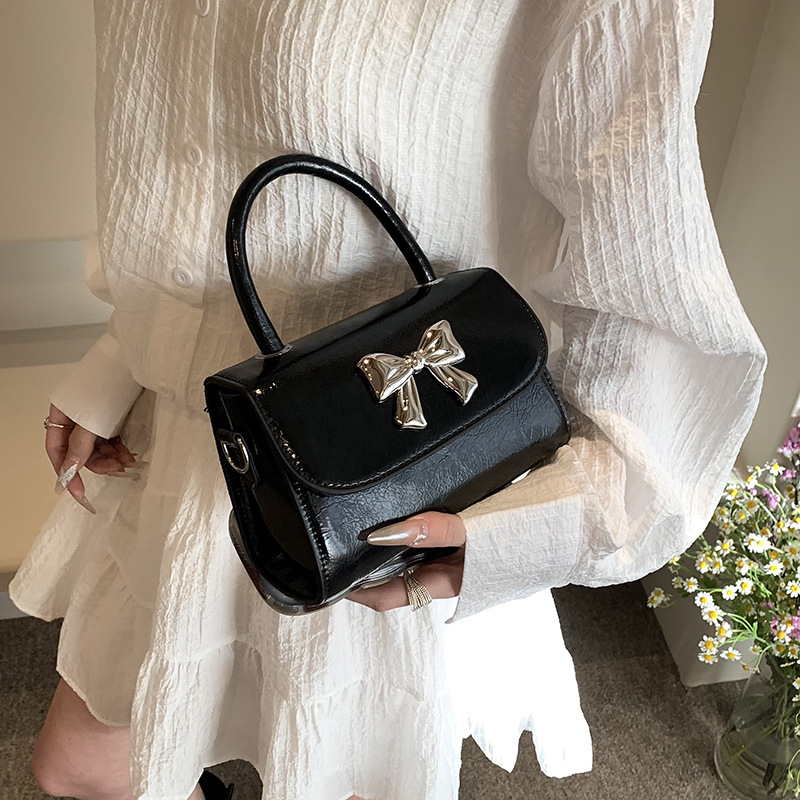 High-end handbags for women 2024 new fashionable and versatile Korean version one-shoulder crossbody bag foreign trade small square bag