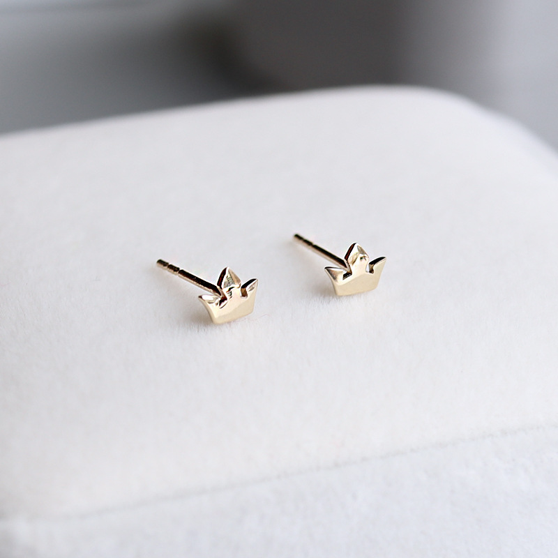 9K gold small crown stud earrings
