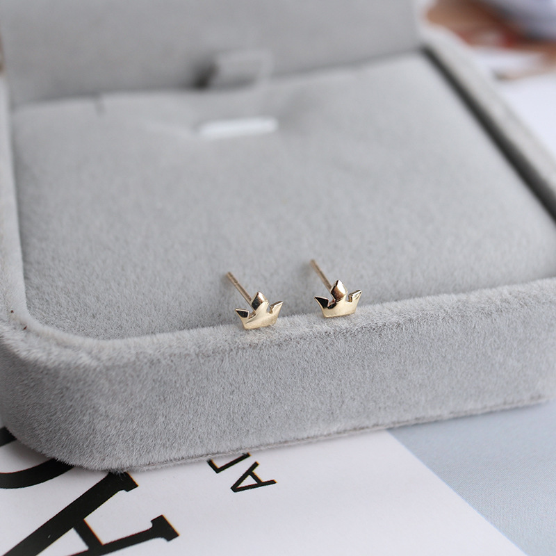 9K gold small crown stud earrings