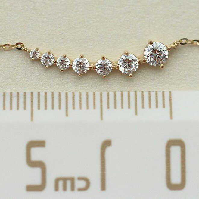 14k gold smiling gradually enlarging diamond necklace