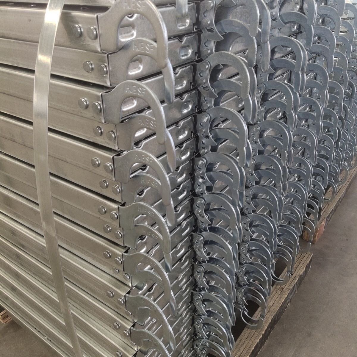 建筑工地热镀锌钢跳板脚手架走道板电厂隧道防滑脚踏板钢跳板