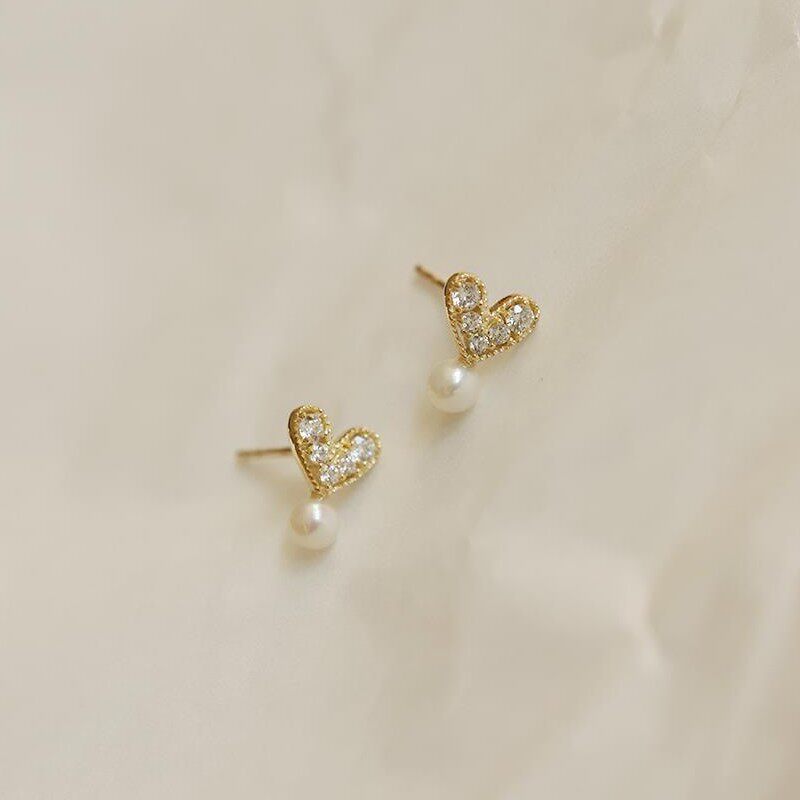 9K gold heart-shaped freshwater pearl stud earrings