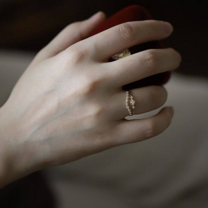 9K gold V-shaped small diamond ring