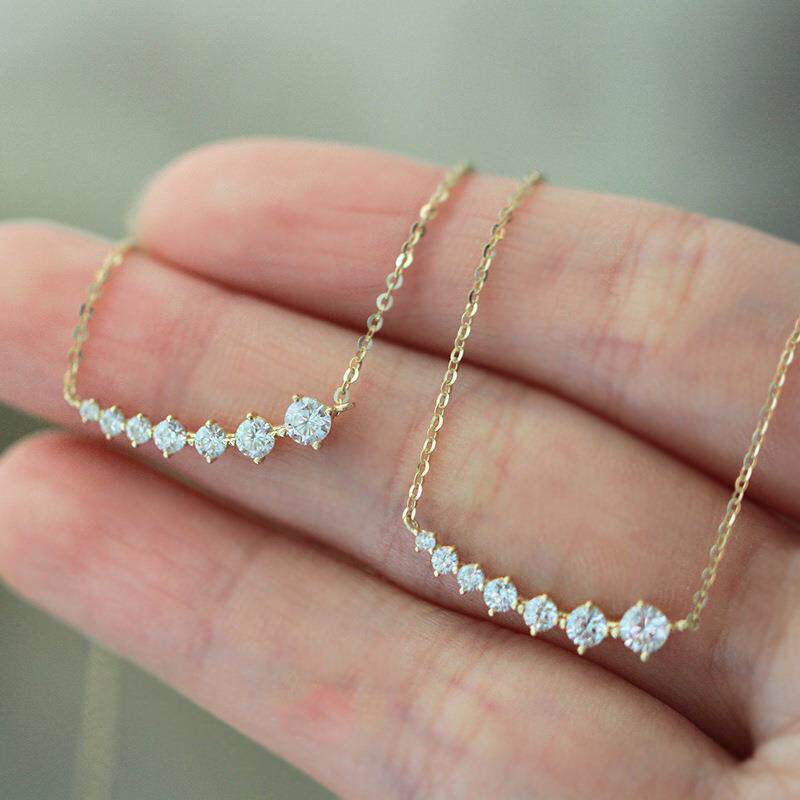 14k gold smiling gradually enlarging diamond necklace