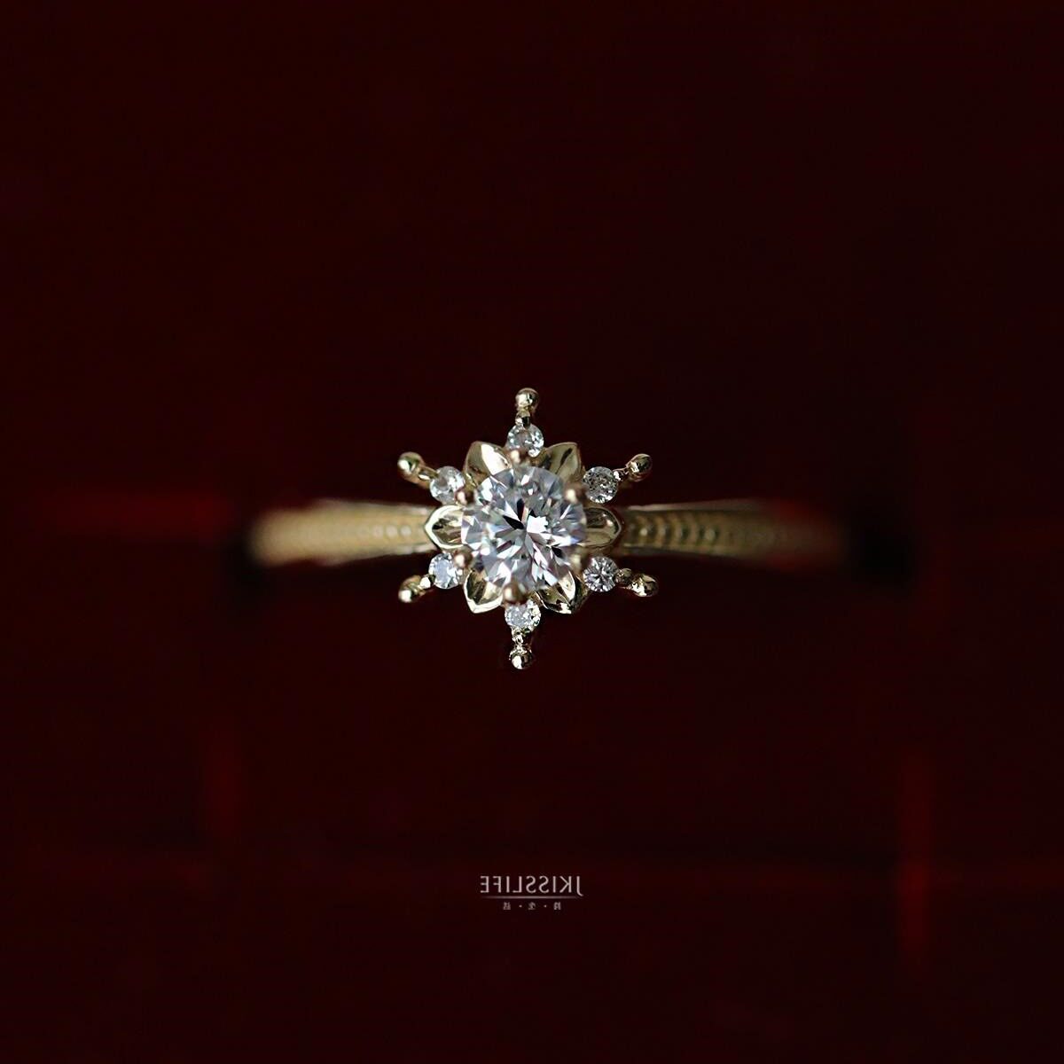 9K gold snowflake starlight ring