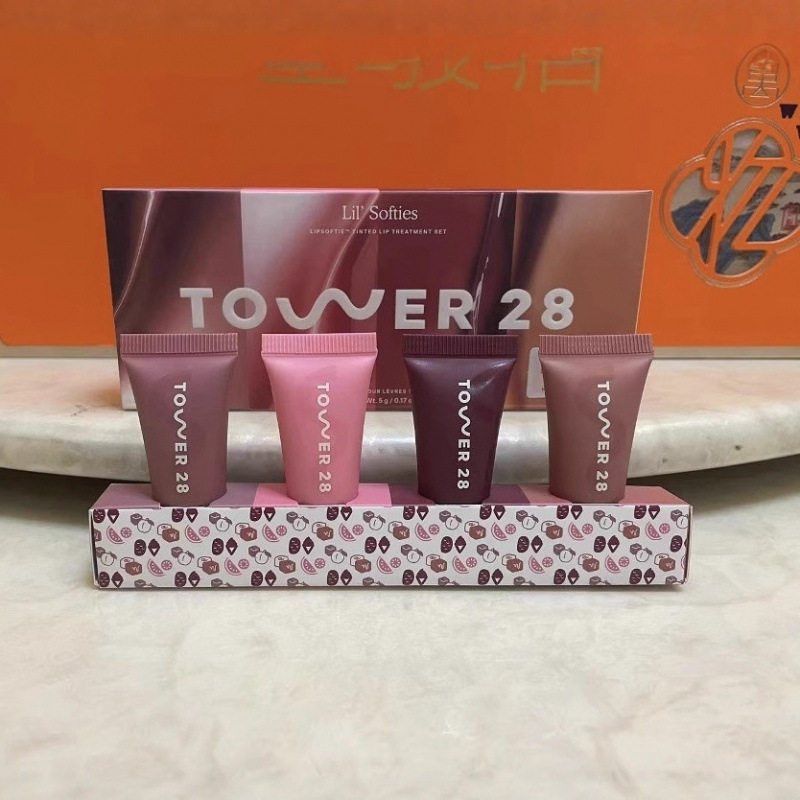 TK跨境爆款Lipcarekit有色唇部套装护理补水保湿滋养润唇美容热销