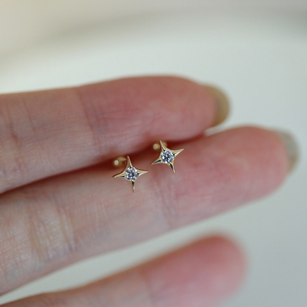 9K gold starlight screw ear studs